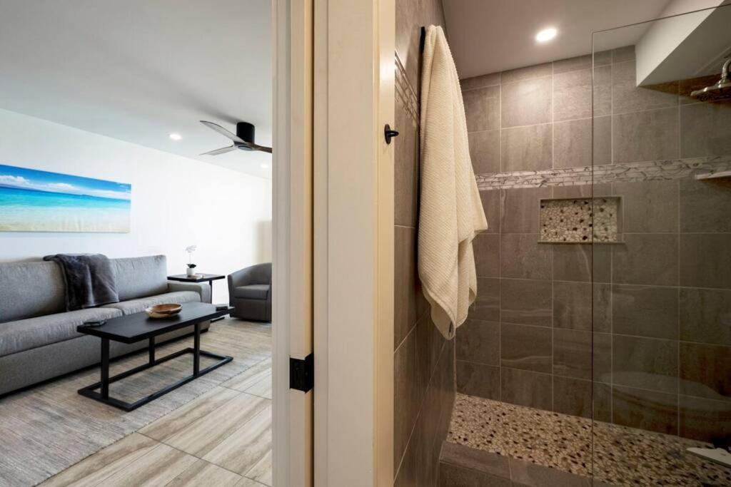 Hale Ono Loa 403- Top Floor, Ocean View, & Complete Modern Remodel Apartment Kahana Luaran gambar