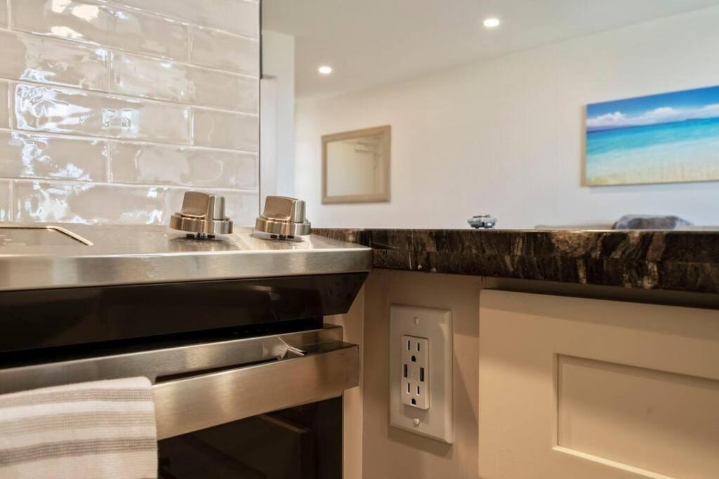 Hale Ono Loa 403- Top Floor, Ocean View, & Complete Modern Remodel Apartment Kahana Luaran gambar