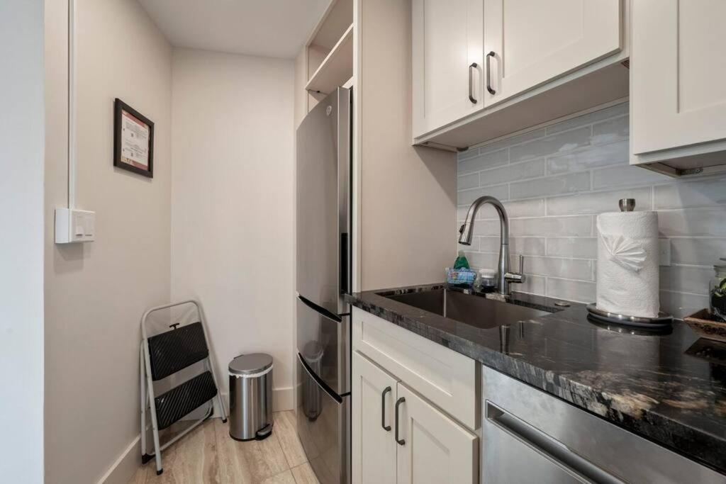 Hale Ono Loa 403- Top Floor, Ocean View, & Complete Modern Remodel Apartment Kahana Luaran gambar