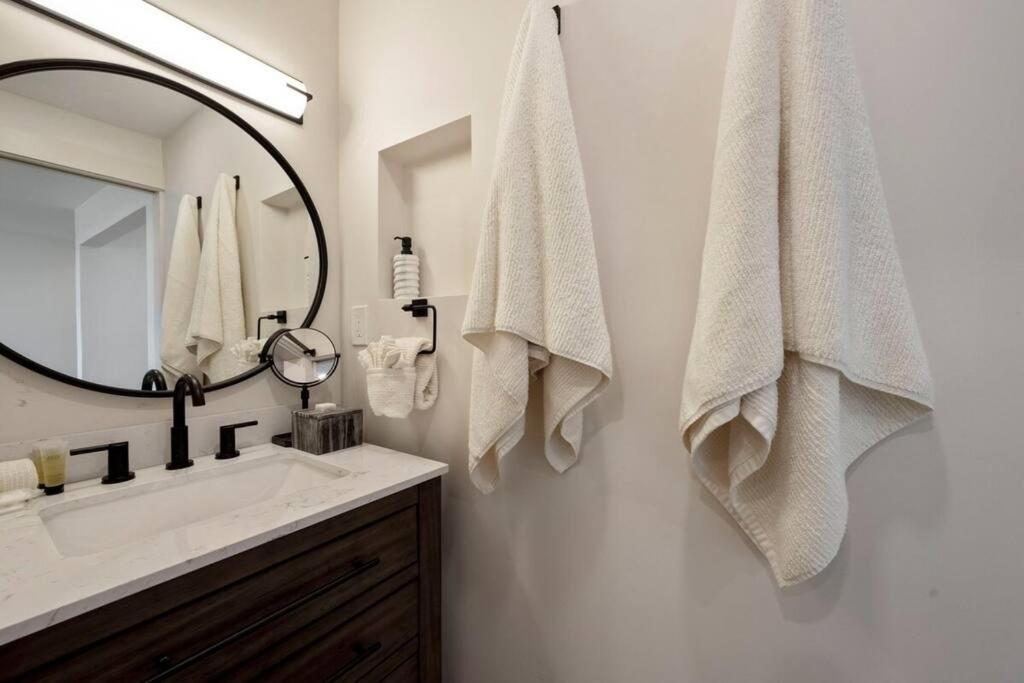 Hale Ono Loa 403- Top Floor, Ocean View, & Complete Modern Remodel Apartment Kahana Luaran gambar