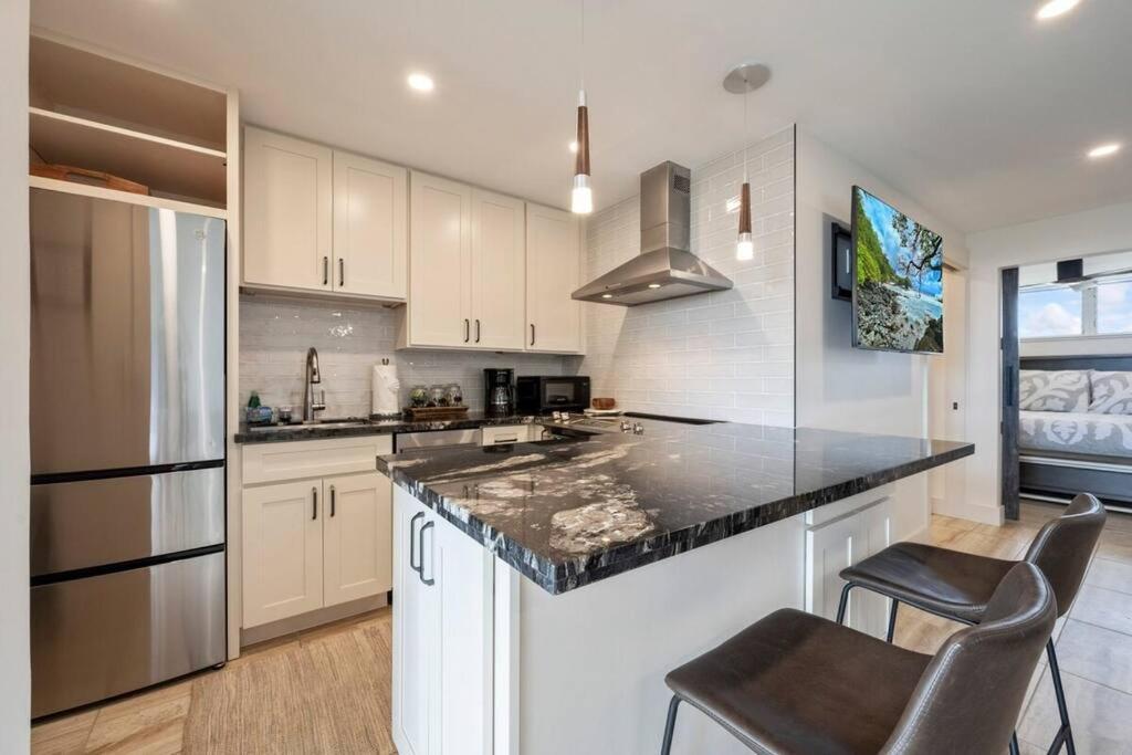 Hale Ono Loa 403- Top Floor, Ocean View, & Complete Modern Remodel Apartment Kahana Luaran gambar